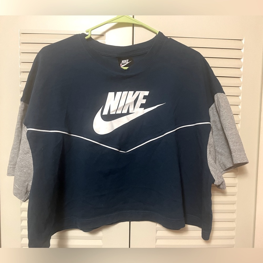 Blue Nike extra-large women’s crop top